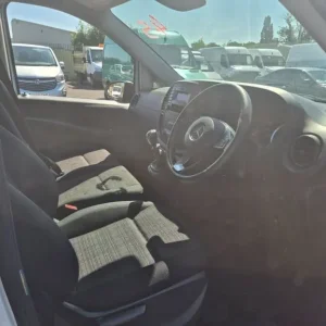 2019 69 MERCEDES-BENZ VITO 2.1 114 CDI PURE PANEL VAN 5DR DIESEL MANUAL RWD L2 E - Image 6
