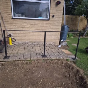 Free outdoor metal hand rail - Image 3