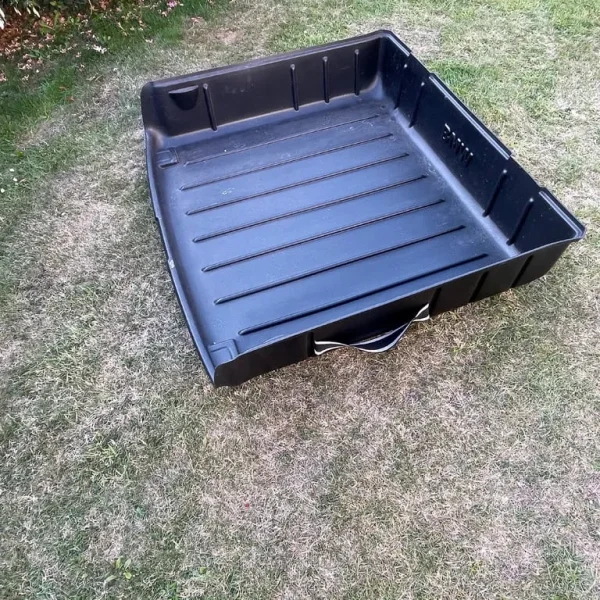 BMW 5-Series Estate rear tray.