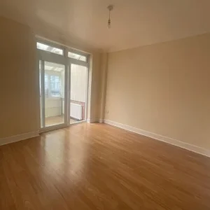 4 Bedroom Terraced House for Rent - RM8 - Image 4