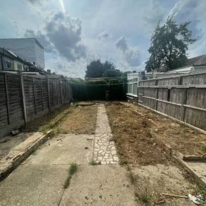 4 Bedroom Terraced House for Rent - RM8 - Image 6