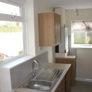 No Deposit required: Ideal for 2 adult housing benefit tenants (over 35) TOTAL rent is £1100/month - Image 3