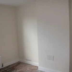 No Deposit required: Ideal for 2 adult housing benefit tenants (over 35) TOTAL rent is £1100/month - Image 5