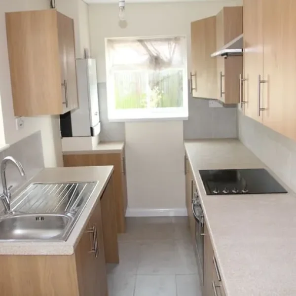 No Deposit required: Ideal for 2 adult housing benefit tenants (over 35) TOTAL rent is £1100/month