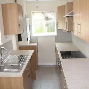 No Deposit required: Ideal for 2 adult housing benefit tenants (over 35) TOTAL rent is £1100/month