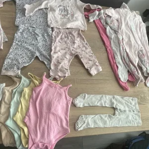 6-9 months baby clothes - Image 5