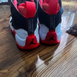 Kids Nike air Jordan size 5.5 - Image 3