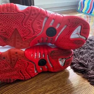 Kids Nike air Jordan size 5.5 - Image 4