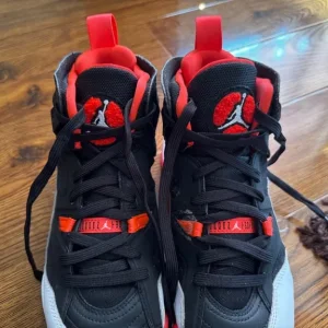 Kids Nike air Jordan size 5.5 - Image 5