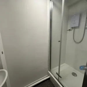 1 bedroom flat in Park Crescent, Worthing, BN11 (1 bed) (#2584604) - Image 5