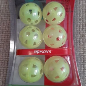 Golf accessories collection – putting mat, practice balls, gloves - Image 2
