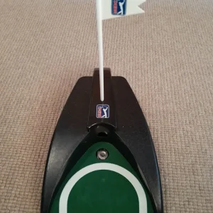 Golf accessories collection – putting mat, practice balls, gloves - Image 7