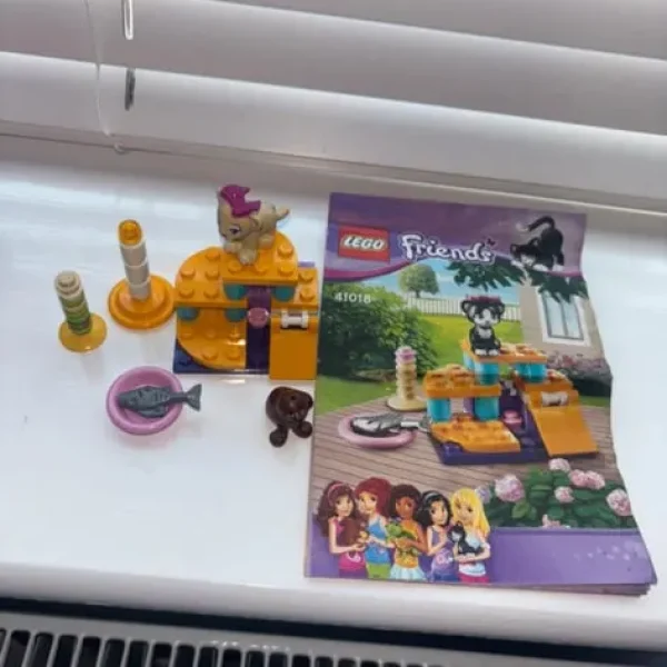 LEGO Friends 41018 – Complete with Instructions (No box included unfortunately) (Some Small Changes)