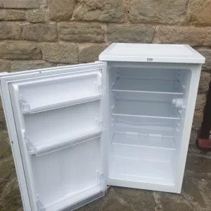 BEKO white under the counter fridge - Image 2