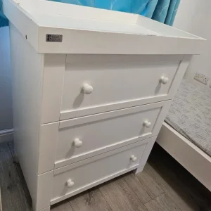 Chest of draws with changing table - Image 7