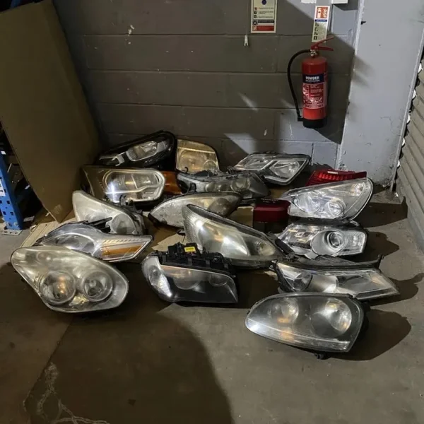 CAR HEADLIGHTS,DAMAGED JOB LOT