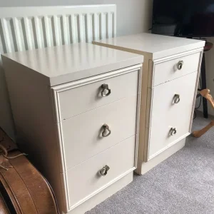 **FREE** A pair of vintage 3-drawer chest of drawers / bedroom cabinets - Image 2