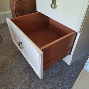 **FREE** A pair of vintage 3-drawer chest of drawers / bedroom cabinets - Image 4