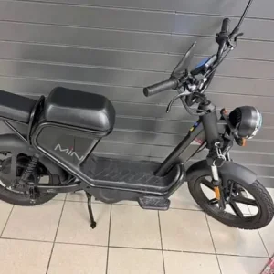 Red electric moped keyway - Image 3