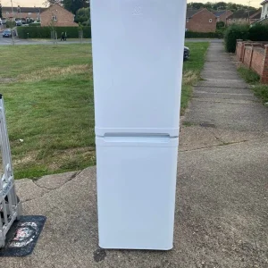 Tall fridge freezer for £140 - Image 3