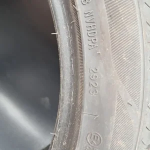 Tyre 255 40 R18 - Image 3