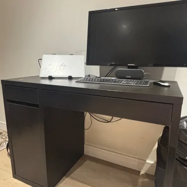 Computer desk