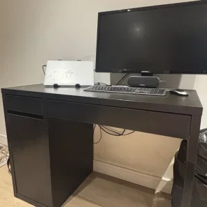 Computer desk