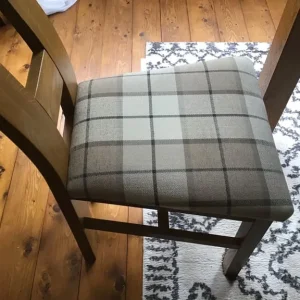 Extendable Oak Dining Room Table plus 4 Chairs. - Image 6