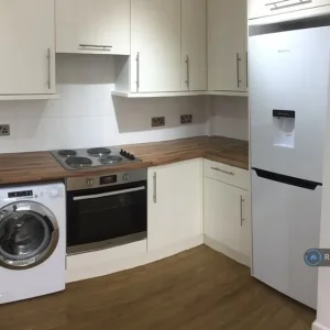 1 bedroom flat in Firgrove Court, Hungerford, RG17 (1 bed) (#2584844) - Image 4