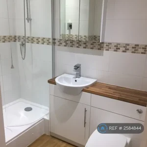 1 bedroom flat in Firgrove Court, Hungerford, RG17 (1 bed) (#2584844) - Image 5