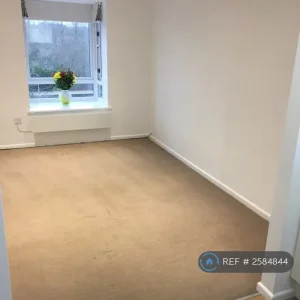 1 bedroom flat in Firgrove Court, Hungerford, RG17 (1 bed) (#2584844) - Image 8