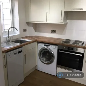 1 bedroom flat in Firgrove Court, Hungerford, RG17 (1 bed) (#2584844)