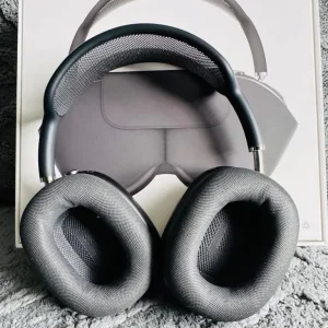 Apple airpod Max Headphones. - Image 4