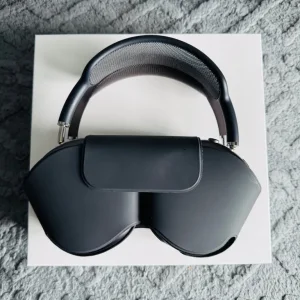 Apple airpod Max Headphones. - Image 5