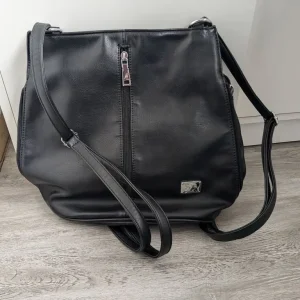 Black faux leather backpack - Image 2