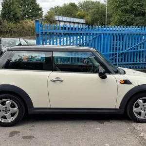 2007 MINI Hatch 1.6 Cooper Steptronic Euro 4 3dr HATCHBACK Petrol Automatic - Image 4