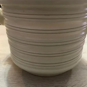 2 matching plastic plant pots - Image 3