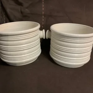 2 matching plastic plant pots