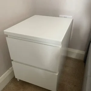 Malm bedside tables x2 + glass tops x2 - Image 3