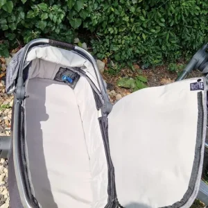 For Sale: Oyster 3 Pushchair with Carrycot and Footmuff - £180 - Image 2