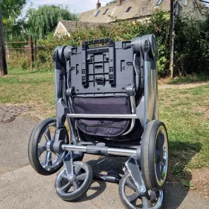 For Sale: Oyster 3 Pushchair with Carrycot and Footmuff - £180 - Image 6