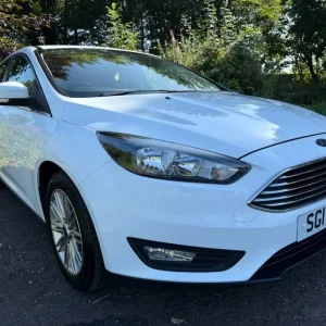 2017 Ford Focus 1.0 EcoBoost Zetec Edition 5dr HATCHBACK Petrol Manual - Image 3