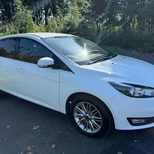 2017 Ford Focus 1.0 EcoBoost Zetec Edition 5dr HATCHBACK Petrol Manual - Image 4