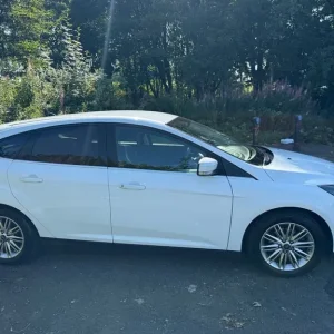 2017 Ford Focus 1.0 EcoBoost Zetec Edition 5dr HATCHBACK Petrol Manual - Image 5