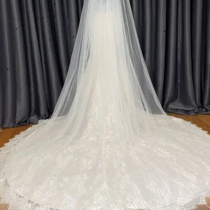 Clearance and big bargain Mermaid style Ivory wedding dress with 1.5 m long train Size 12 - Image 2