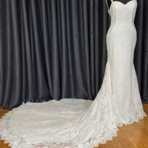Clearance and big bargain Mermaid style Ivory wedding dress with 1.5 m long train Size 12 - Image 4
