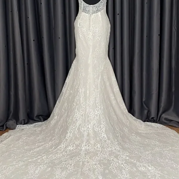 Clearance and big bargain Mermaid style Ivory wedding dress with 1.5 m long train Size 12