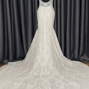 Clearance and big bargain Mermaid style Ivory wedding dress with 1.5 m long train Size 12