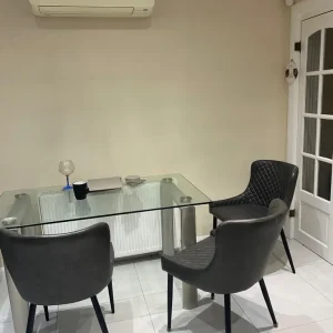 Dinning table and 4 very good chairs - Image 4