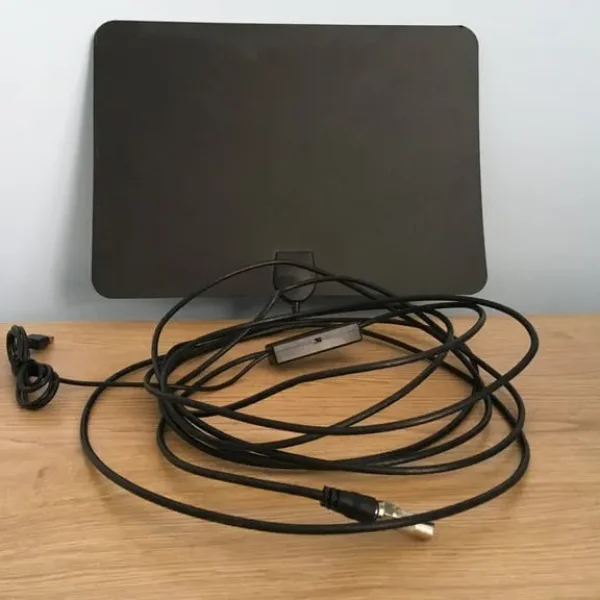 Digital HDTV antenna ultra-thin